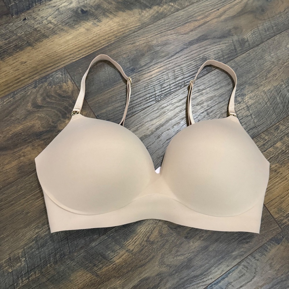 Victoria's Secret Beige Wireless‎ T-Shirt Bra 36DDD 419300-SER Nude Smooth